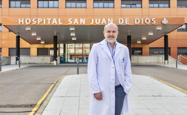 «Me hace feliz es el reconocimiento de mis pacientes y ayudarles a recuperar su calidad de vida»