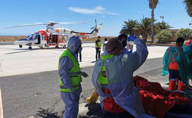 Cuatro muertos y una decena heridos en un cayuco en Canarias