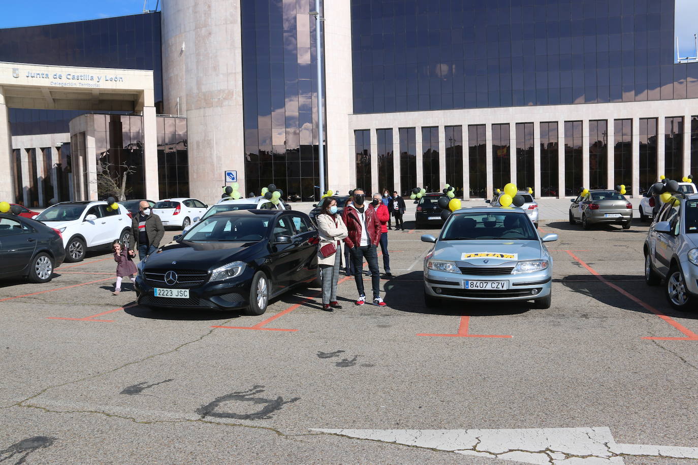 Los trabajadores interinos de León se plantean ir a la huelga de hambre tras décadas «en fraude de ley»