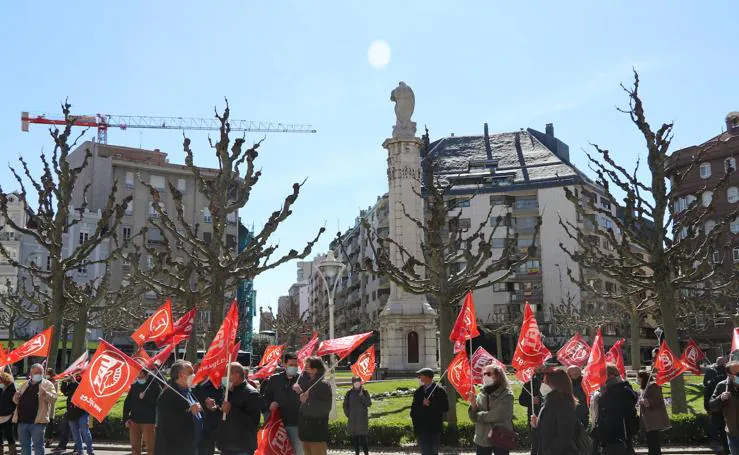 Los sindicatos reclaman en León la subida del SMI