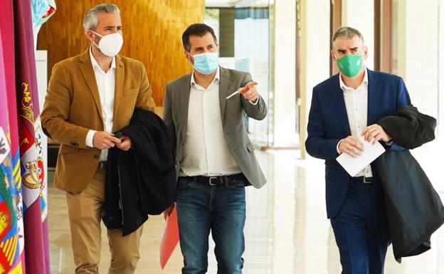 Tudanca exige a la Junta «consenso» con los empleados públicos, carrera profesional, jornada de 35 horas y equiparación salarial