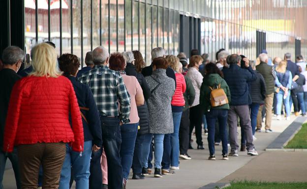 León responde en la segunda jornada de vacunación con casi 1.000 dosis inoculadas