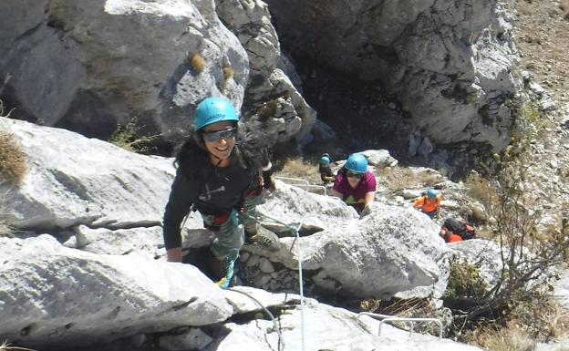 ULE programa una ruta a la vía ferrata y la tirolina de Arbás