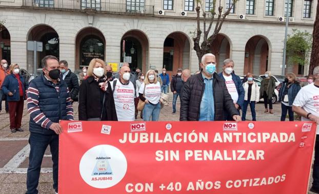 Los sindicatos rechazan la reforma de las pensiones que plantea Escrivá