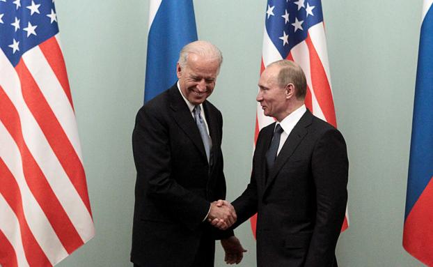 Biden resucita la Guerra Fría con Rusia