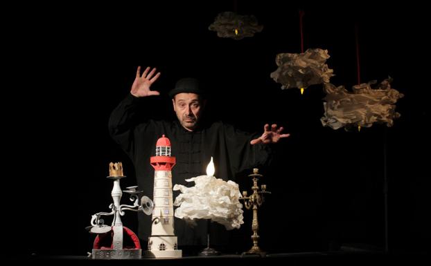 La Chana reinterpreta en el Bergidum el cuento clásico de 'Blancanieves' desde el teatro de objetos