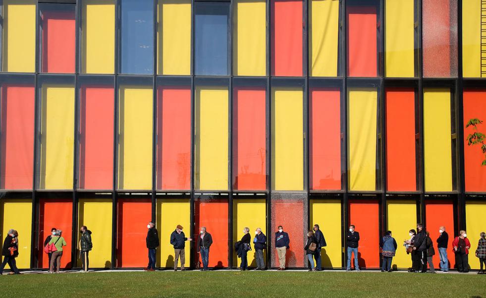 La vacuna libera a la provincia del yugo de la covid-19: la curva de muertes regresa a niveles prepandemia