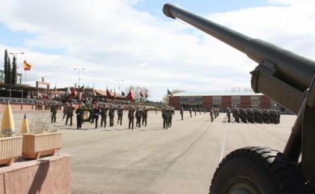 Medio centenar de militares del Ralca63 parten de Astorga a Alemania