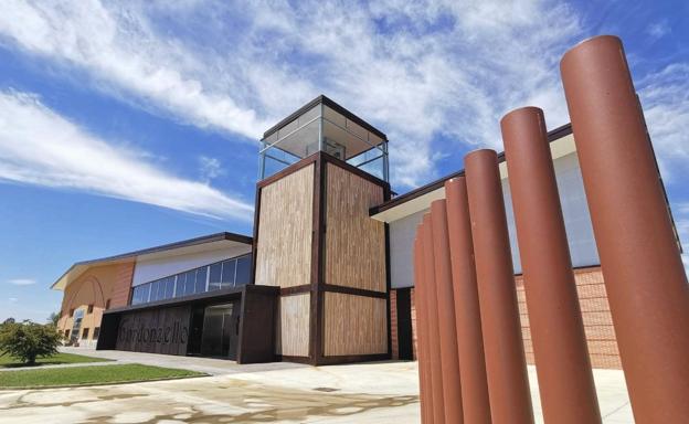 Bodegas Gordonzello acoge la presentación del libro 'Apenas un racimo en la viña sin fin'