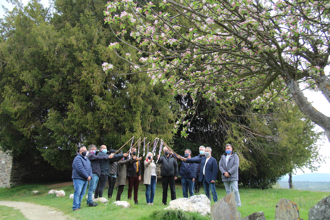Coalición del Bierzo celebra con bastones de mando su 42º aniversario