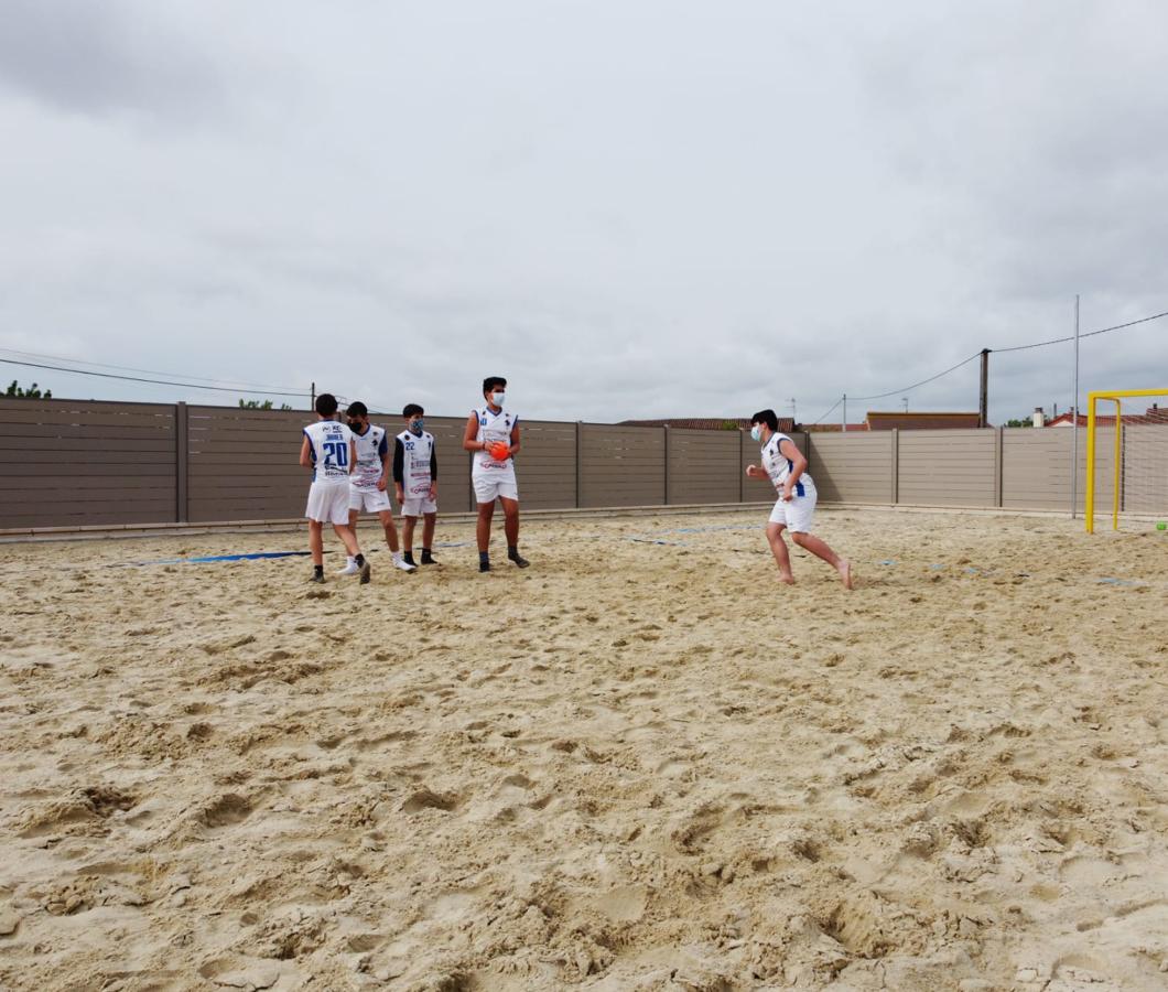El Astura apuesta por el balonmano playa