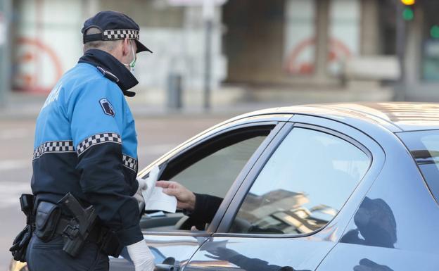 La Policía Local de León sanciona a un conductor en la calle Buen Suceso por conducción temeraria y positivo en alcohol