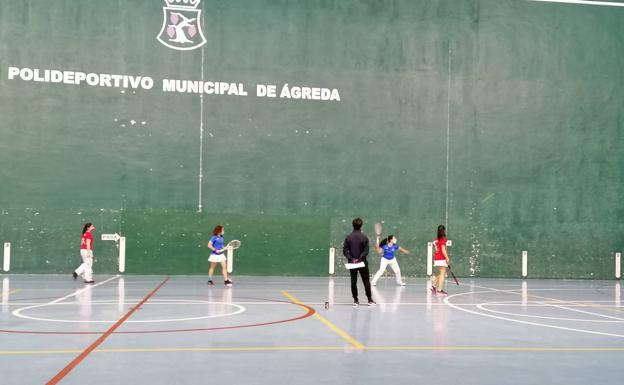 Las leonesas Laura y Sara caen contra las campeonas en el Autonómico de Frontenis