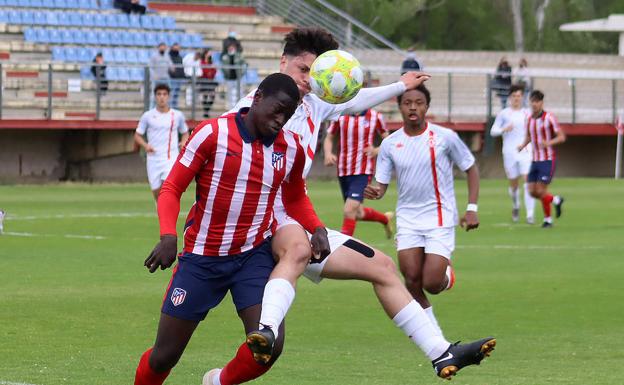 El juvenil de la Cultural planta cara al Atleti en un partidazo en Puente Castro