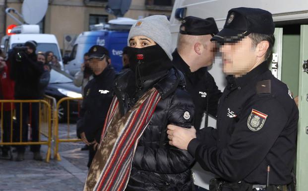 Montserrat y Triana, dos camorristas tras los barrotes