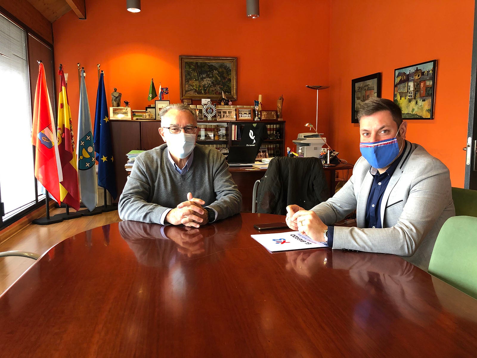 Coalición por El Bierzo se reúne con el alcalde de O Barco de Valderroas para «unir cartillas sanitarias»