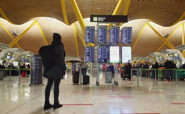 Las aerolíneas piden que los extranjeros vacunados puedan volar a España sin PCR