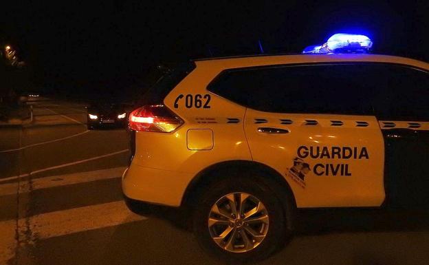 Una fiesta de madrugada en un bar de la localidad de Prioro acaba con 16 identificados por la Guardia Civil