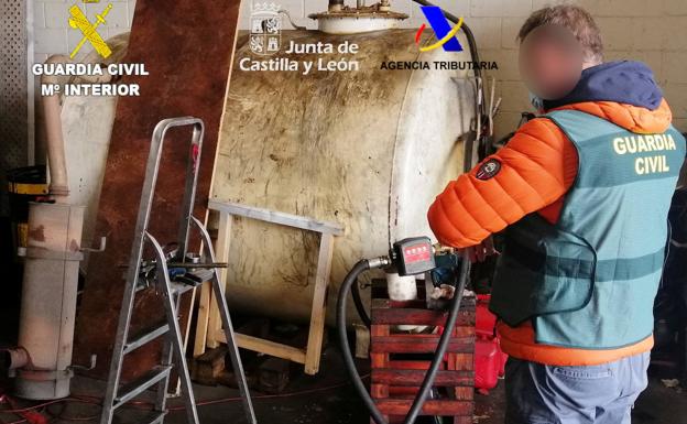 La Guardia Civil destapa el fraude de una empresa logística de Onzonilla que usaba gasóleo agrícola en sus furgonetas