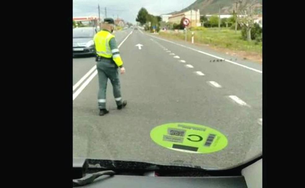 La Guardia Civil auxilia a una familia muy especial