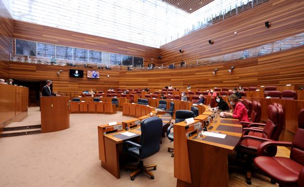 Mañueco avanza que habrá nueva bajada de impuestos en la fiscalidad rural, tras la supresión de sucesiones y donaciones