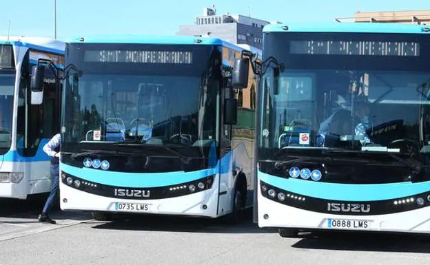 Autobuses del Servicio Municipal de Transporte (SMT) de Ponferrada./César Sánchez