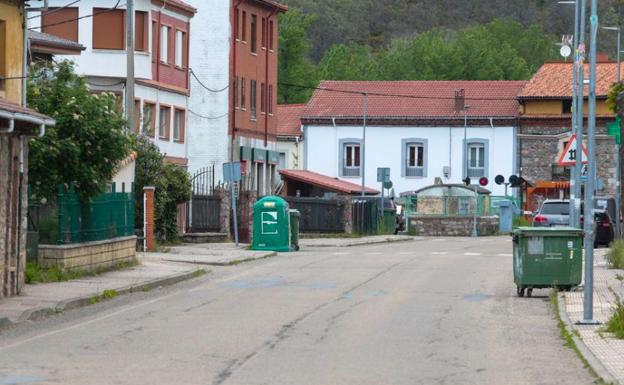 Adif licita las obras de mejora de la protección del paso a nivel de Matallana de Torío de la línea Feve