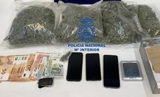 La Policía Nacional detiene a una pareja que vendía droga 'a domicilio' en Ponferrada