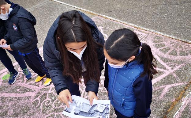 Los Maristas buscan el tesoro en la celebración del día de la educación física en la calle