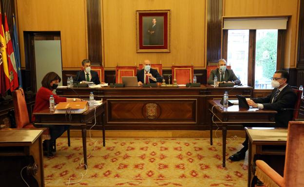 El Pleno de León ratifica el informe favorable de Hacienda y los presupuestos del Ayuntamiento para 2021