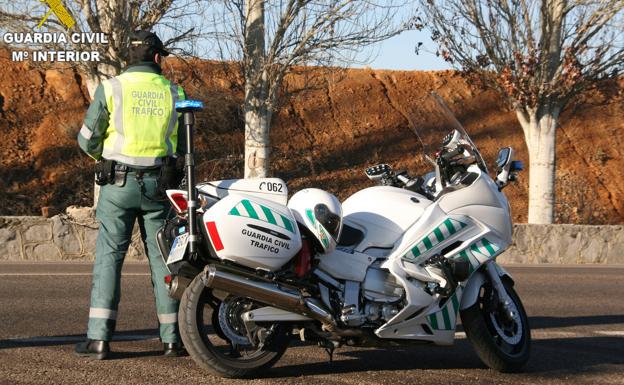 Detenido por conducir sin carnet y en un coche robado tras no pagar una consumición en un bar en Valdelafuente