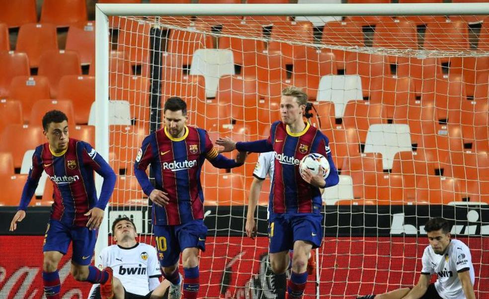 Vídeo: El Barça tira de orgullo en Mestalla para seguir vivo en la Liga