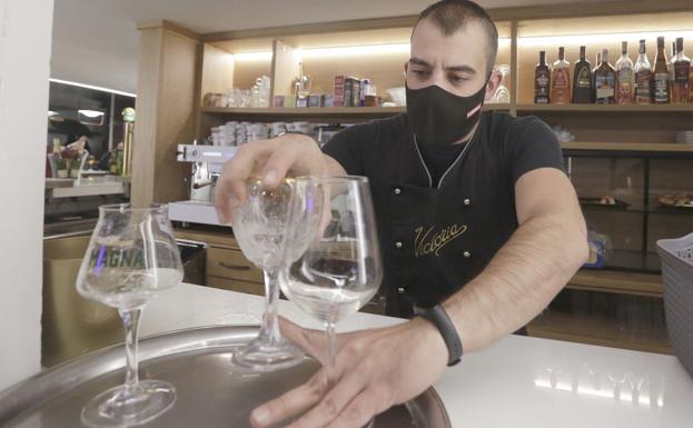 Sanidad cierra el interior de la hostelería y casas de apuestas en León y Valverde de la Virgen