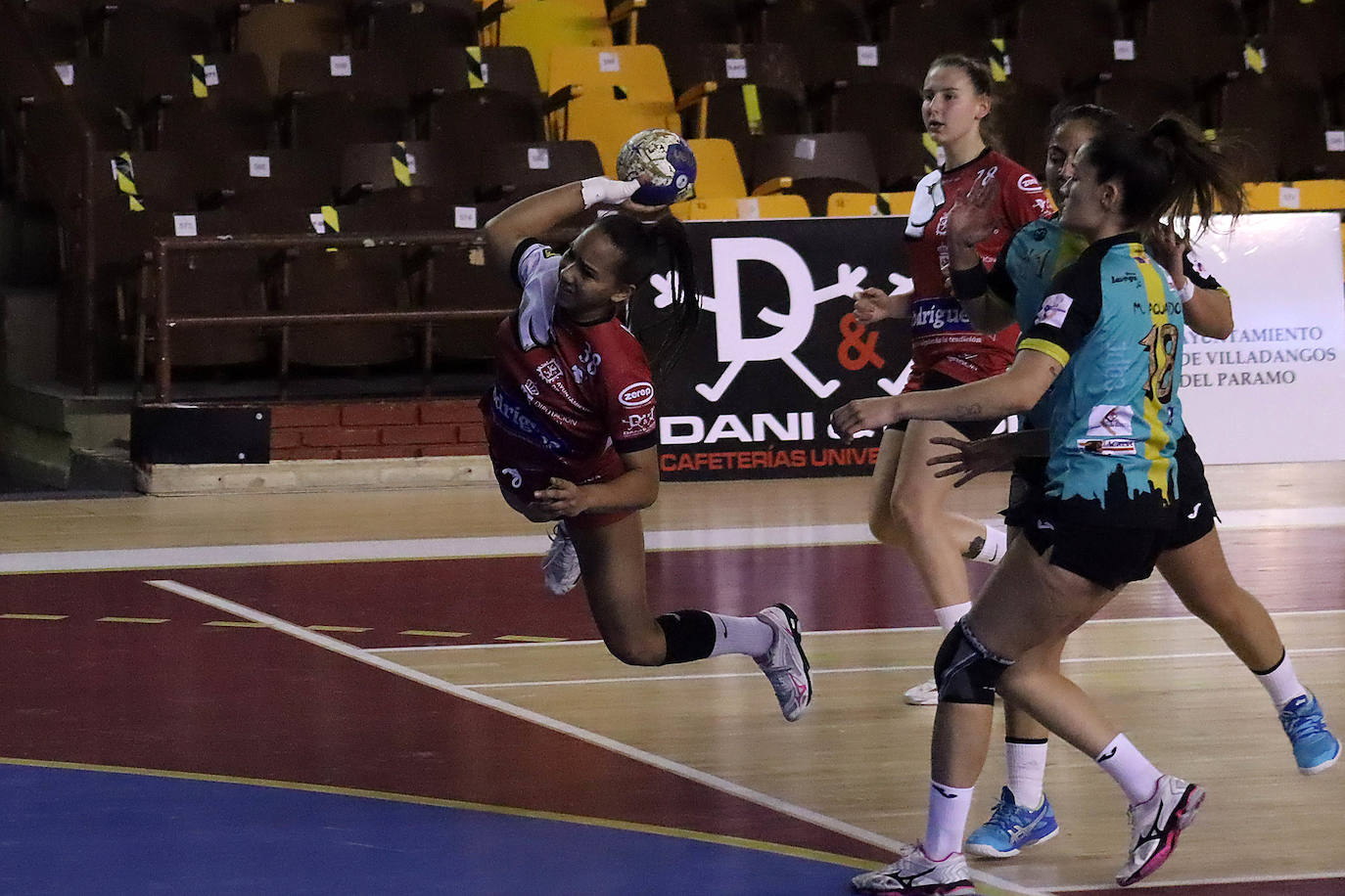 El Rodríguez Cleba invita a los playoff al deporte femenino y a la «familia» del balonmano