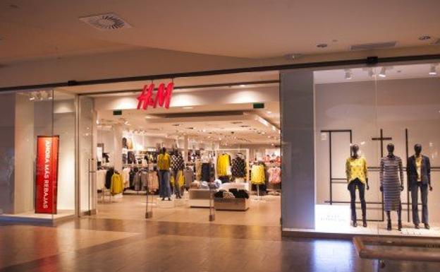 Los trabajadores de H&M en Ponferrada se concentran este sábado contra el ERE que amenaza al 40% de la plantilla