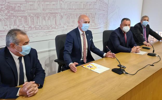 Diputación y Ayuntamiento zanjan la «deuda» por los bomberos y acuerdan un servicio para 48.000 leoneses