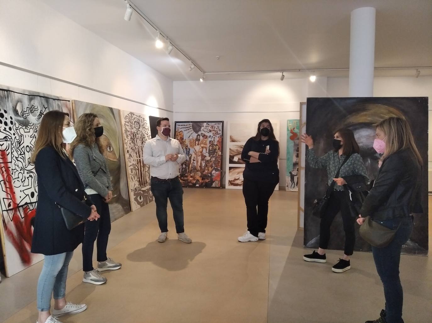 Más de veinte artistas exponen en la Casa de Cultura de Pinilla sus obras recicladas en 'Recicl.Arte'