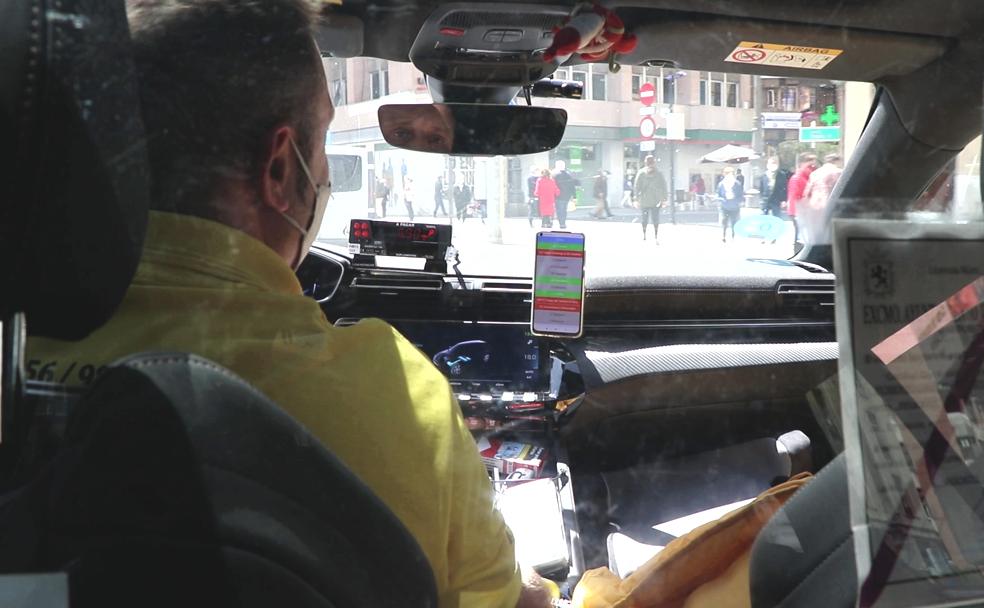 La vida a bordo del taxi: «Es lo que siempre he soñado»