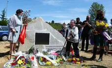 Un monolito en la 'Curva de Magaz' recuerda a las víctimas del franquismo de Camponaraya