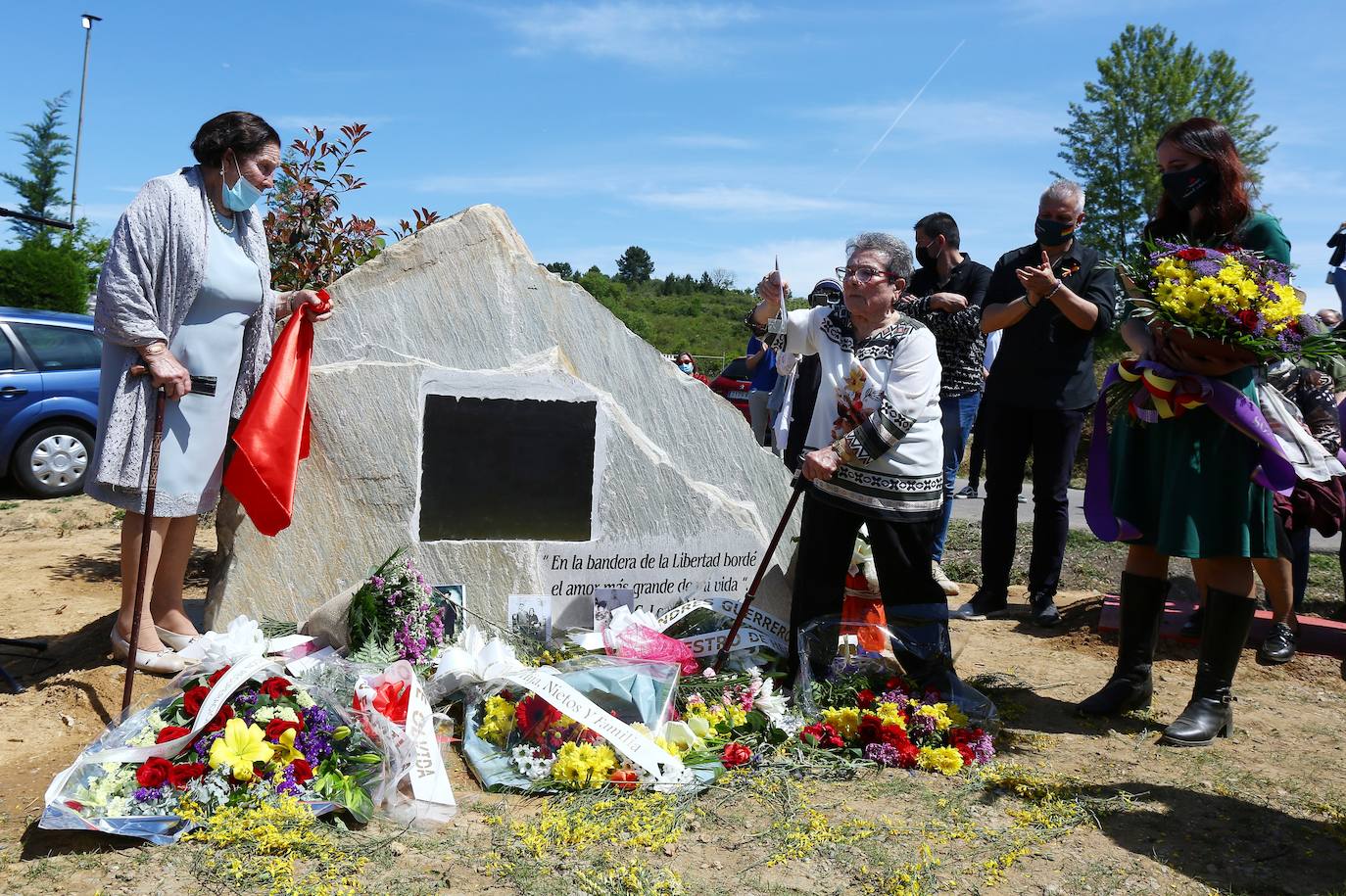 Un monolito en la 'Curva de Magaz' recuerda a las víctimas del franquismo de Camponaraya