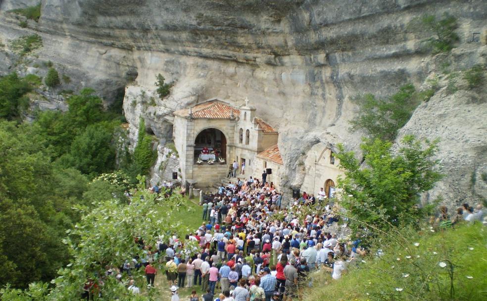 Merindad de Sotoscueva: honrando a San Bernabé en el monumento de Ojo Guareña