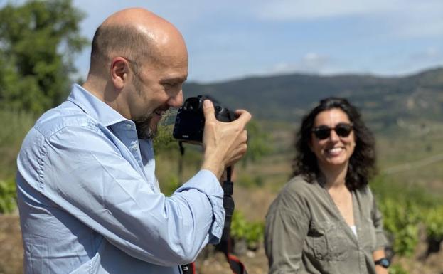 El crítico gastronómico Esteban Fonseca Capdevila destaca la «personalidad extraordinaria» de la ruta del vino de Bierzo Enoturismo