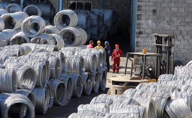 El PCE de El Bierzo muestra su apoyo y colaboración con la huelga indefinida de los trabajadores de Aceros Roldán por el sistema de primas