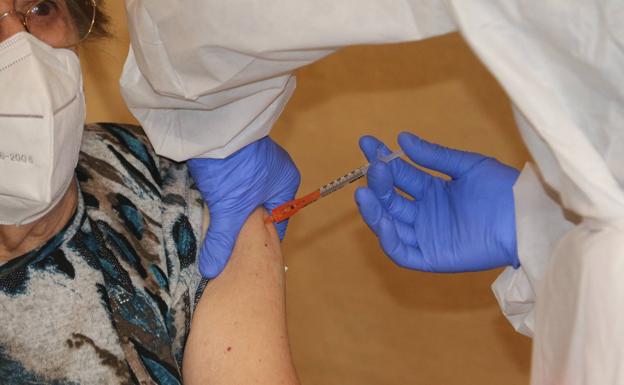 León recibe esta semana 3.200 dosis de AstraZeneca, por lo que la cifra supera las 32.000 vacunas contra la covid