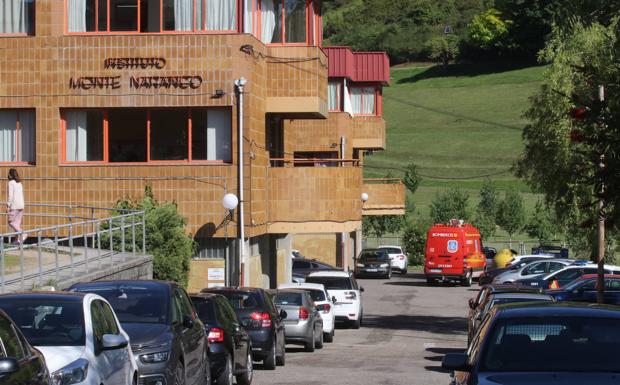 Fallece el conserje de un instituto de Oviedo atrapado por un ascensor