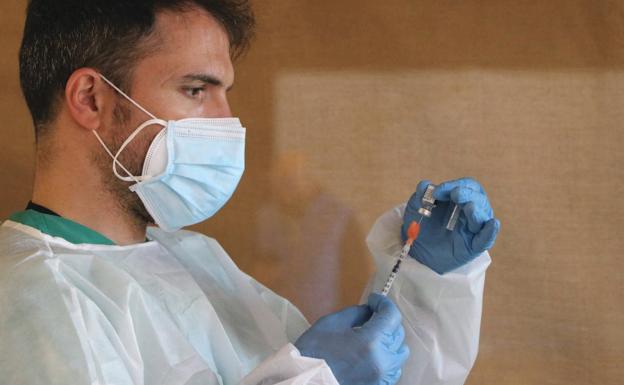 Castilla y León amplia la estrategia de vacunación y destina Janssen a los ciudadanos de 50 a 59 años