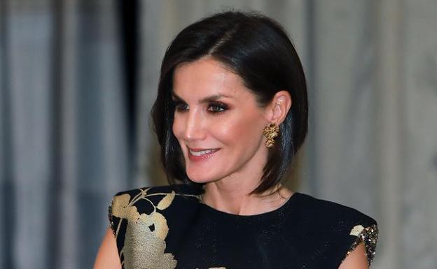 La reina Letizia rescata de su armario uno de sus vestidos favoritos