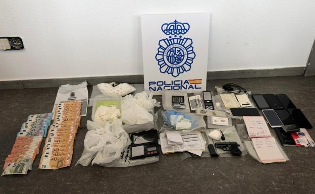 Cuatro detenidos en Parla por adulterar y cortar cocaína que era distribuída en Asturias y León