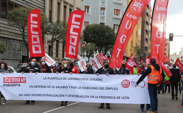 León sale a la calle por el futuro de Laboratorios Ovejero y contra la «ineptitud» de su directiva