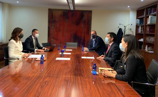 Amigo subraya que la Junta comparte los objetivos de la Fundación Execyl y brinda su apoyo a la nueva junta directiva